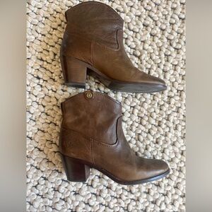 Frye Jolene pull on short boots in brown leather